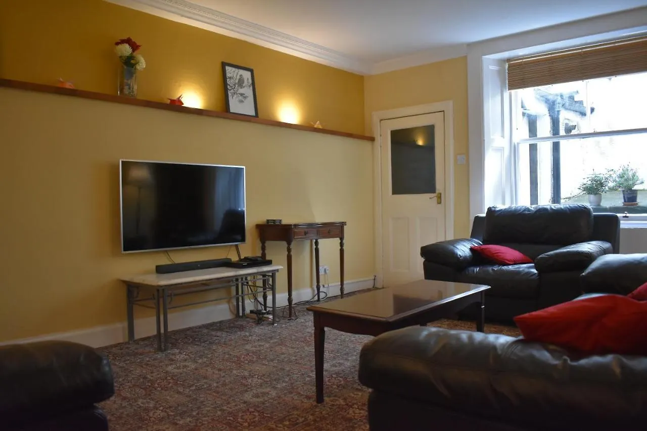 West End Apartment Edinburgh 0*,