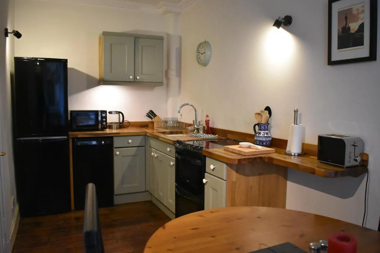 West End Apartment Edinburgh 0*,